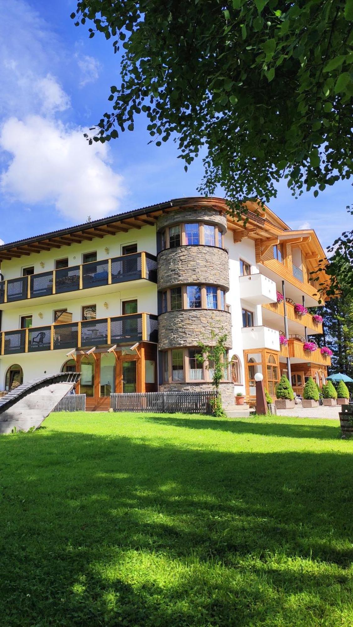 Guesthouse Rungg Badia  Exteriér fotografie